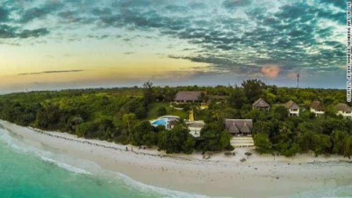 Vezi cum arată un hotel subacvatic din largul unei insule izolate din Africa